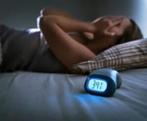 علت درد معده در شب؛ بررسی کامل و راهکارهای درمان