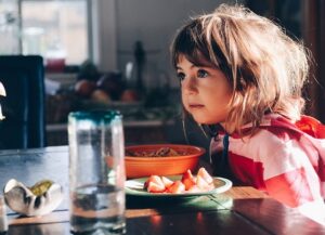 درمان افسردگی کودکان دبستانی: راهکارها و نکات مهم