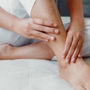 کمبود کدام ویتامین باعث گزگز دست و پا می‌شود؟