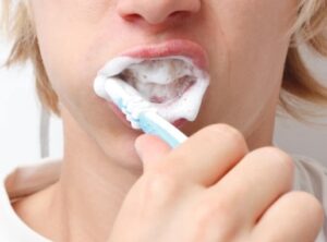 علت بوی بد دهان با وجود مسواک زدن