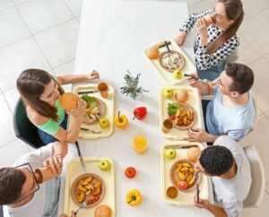 تغذیه مناسب برای سلامت پوست در نوجوانان | تقویت پوست صورت در خانه