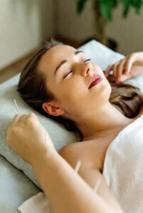 پایین آوردن فشار خون با سوزن: راهنمای جامع و آموزش محور 🌿💉