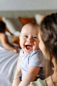 چگونه تب نوزاد را پایین بیاوریم | پایین آوردن تب کودک سریع